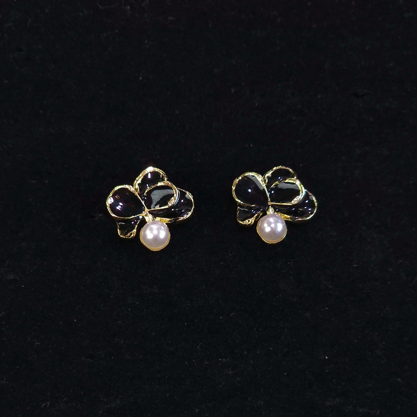 Earrings｜Midnight Bloom Pearl Floral Stud Earrings | Black Flower Earrings | Pearl Studs