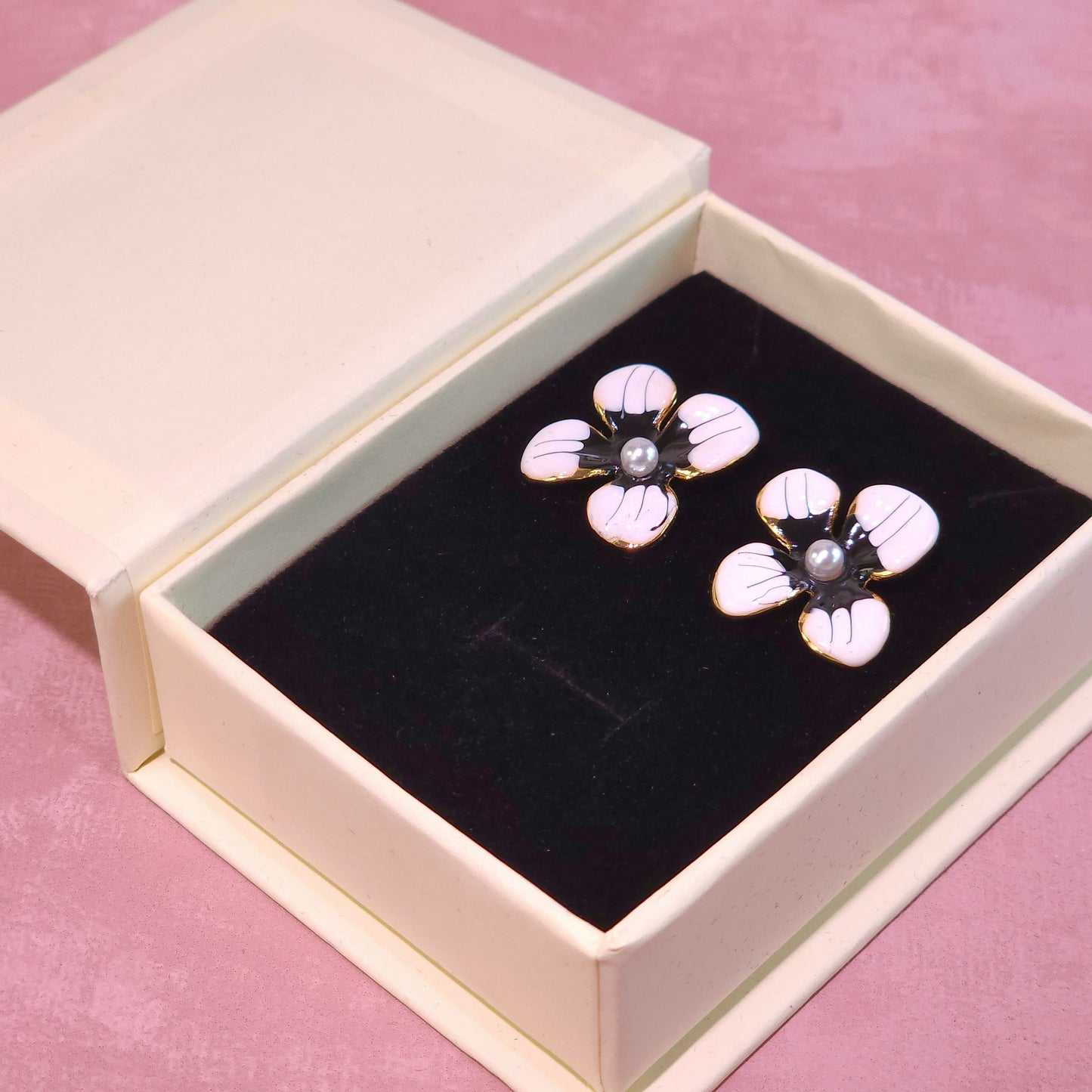 Earrings｜Monochrome Blossom Pearl Stud Earrings | Black & White Flower Earrings | Floral Studs
