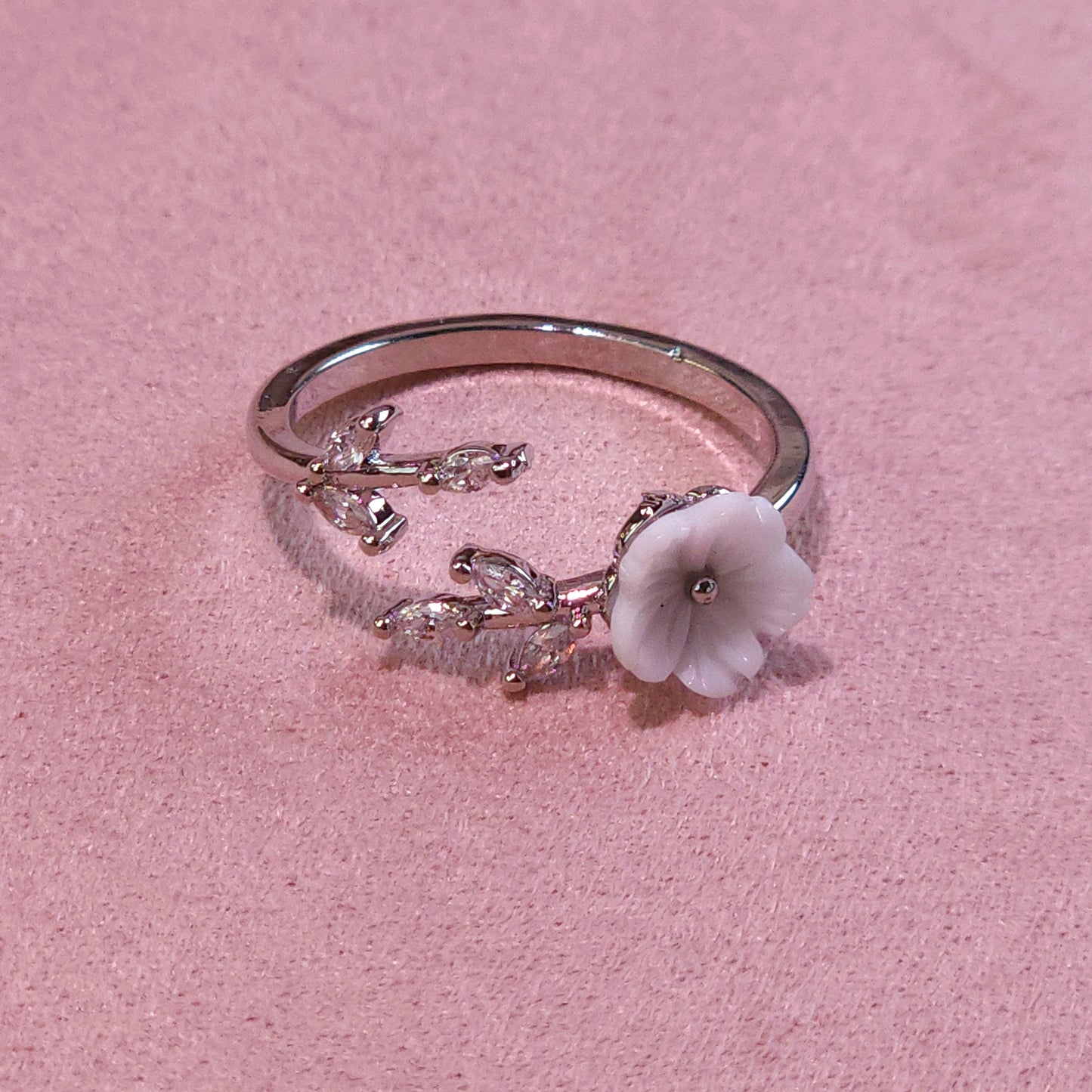Ring｜Blooming White Floral Open Ring | Adjustable Statement Ring